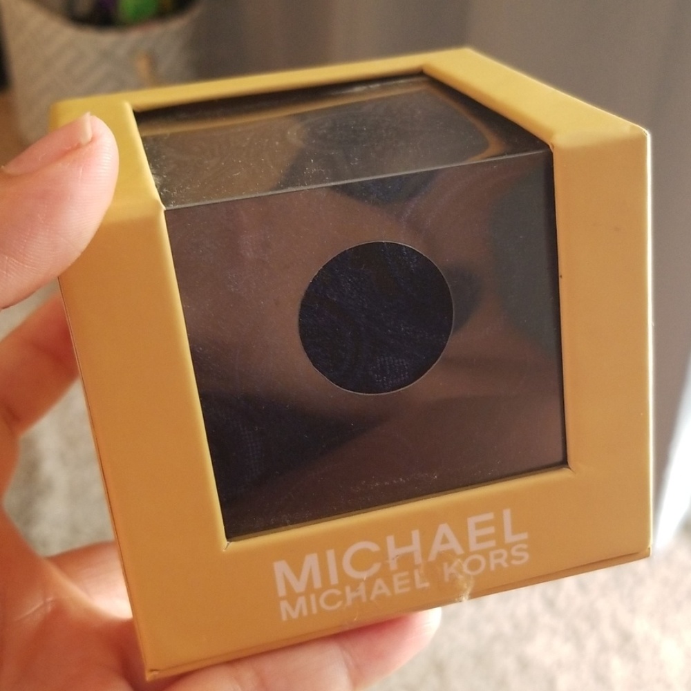 MK tie